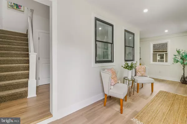 Barrington, NJ 08007,325 READING AVE