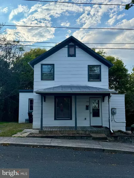 132 SHARPE ST, Strasburg, VA 22657