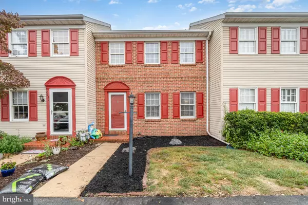 2625 WOODMONT DR, York, PA 17404