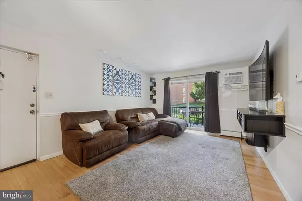 Wilmington, DE 19809,302 RIVER RD #D8