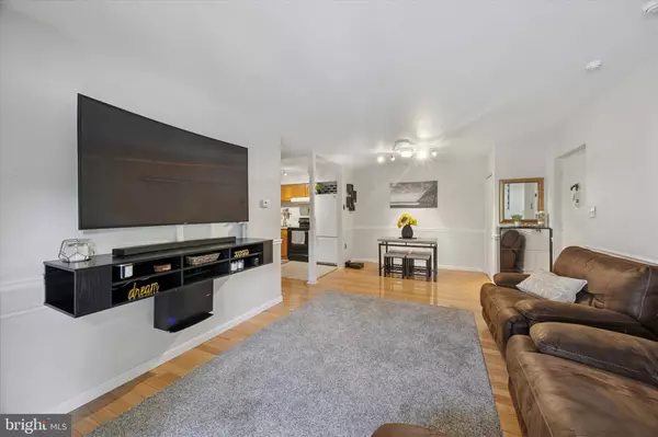 Wilmington, DE 19809,302 RIVER RD #D8
