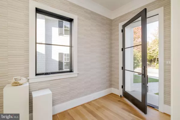 Arlington, VA 22201,630 N KENMORE ST