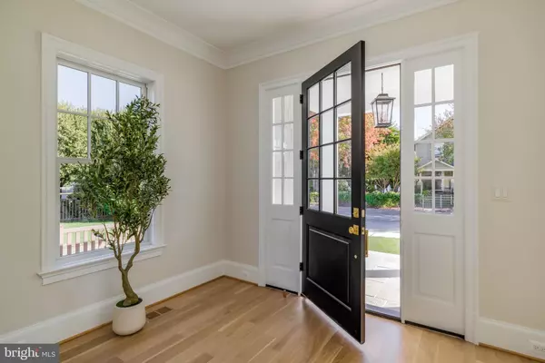 Arlington, VA 22201,632 N KENMORE ST