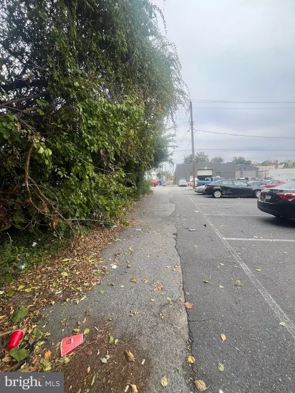 Chester, PA 19013,214 KERLIN ST