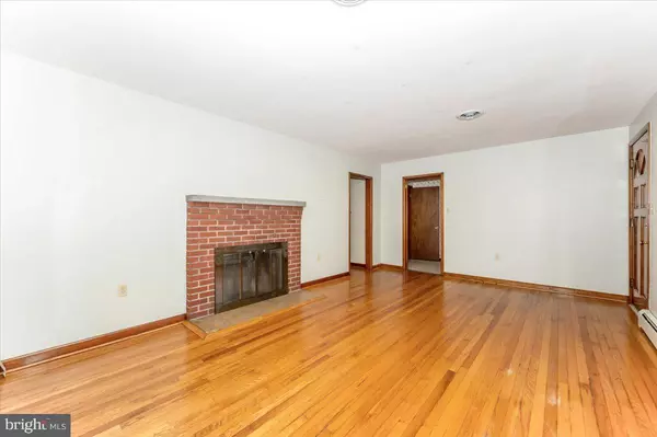 Thurmont, MD 21788,5 RADIO LN