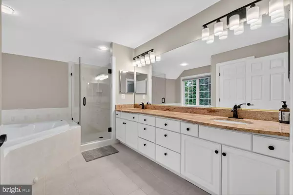 Oakton, VA 22124,11689 HEINZ CT