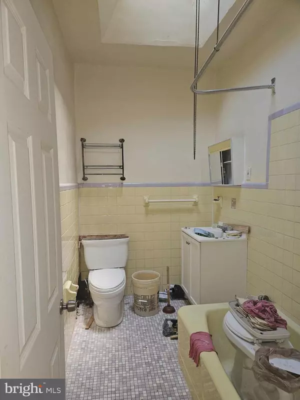 Philadelphia, PA 19142,6057 REGENT ST