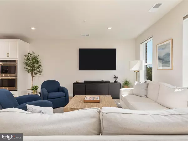 Ashburn, VA 20147,44533 WOLFHOUND SQ