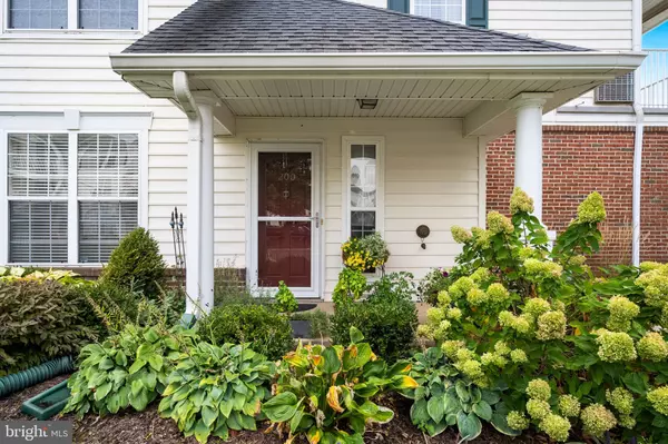 Chantilly, VA 20152,43134 WATERCREST SQ #200