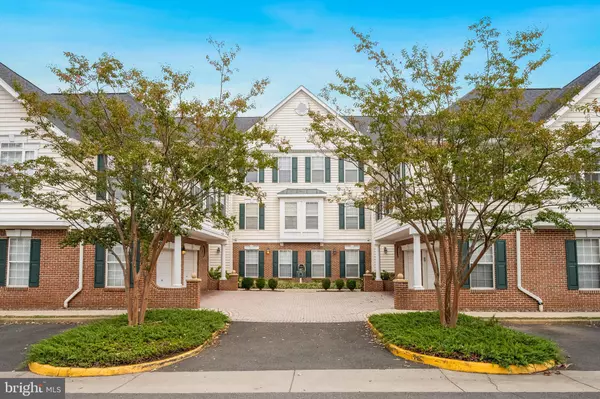 Chantilly, VA 20152,43134 WATERCREST SQ #200