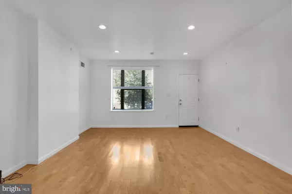 Philadelphia, PA 19145,2215 S HICKS ST