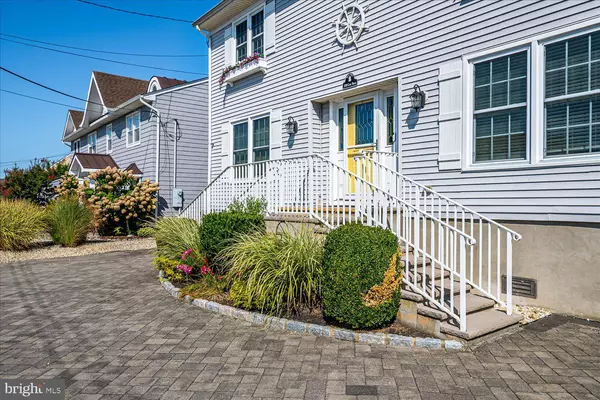 Mantoloking, NJ 08738,308 COVE DR
