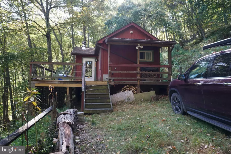 1453 DRY RUN RD, Franklin, WV 26807