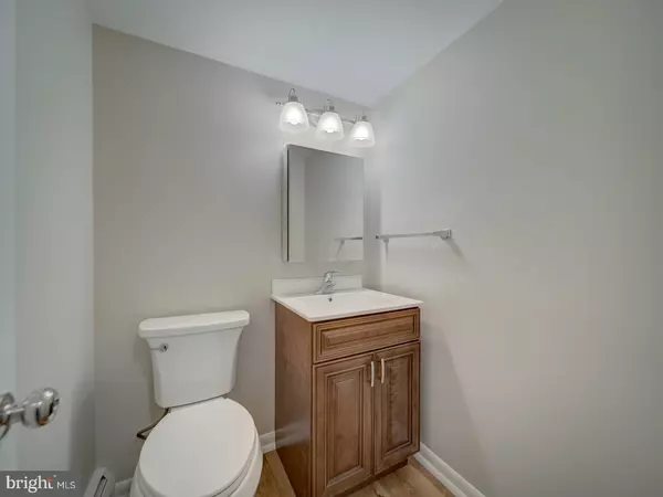 Herndon, VA 20170,705 MAIN DR