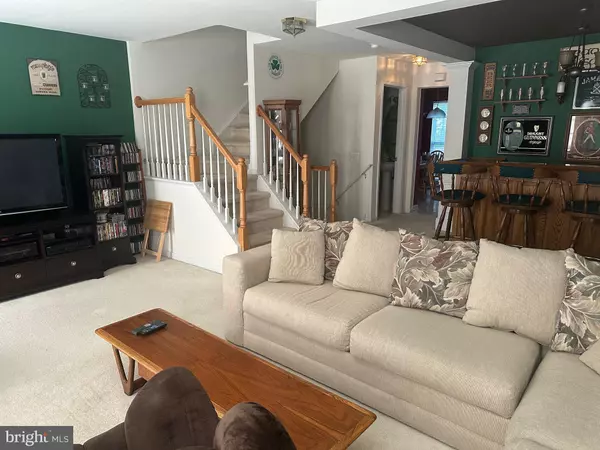 Riverside, NJ 08075,3 FIRETHORN LN