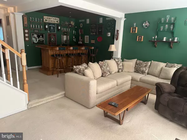 Delran, NJ 08075,3 FIRETHORN LN