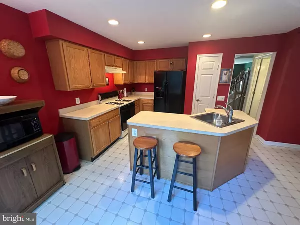 Delran, NJ 08075,3 FIRETHORN LN