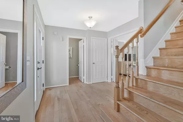 Sterling, VA 20165,7 S LOWERY CT