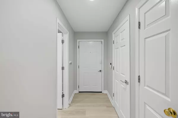 Fairfax, VA 22033,12008 RIDGE KNOLL DR #7