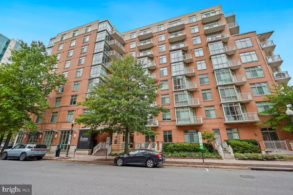 Arlington, VA 22201,1000 N RANDOLPH ST #806