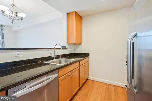 Arlington, VA 22201,1000 N RANDOLPH ST #806