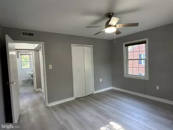 Alexandria, VA 22307,6626 BOULEVARD VW #B2