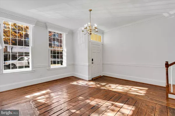 Alexandria, VA 22314,215 PRINCE ST