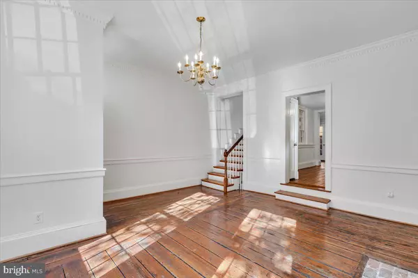 Alexandria, VA 22314,215 PRINCE ST