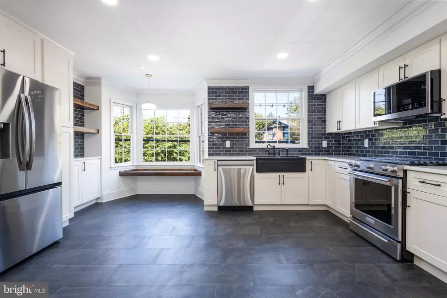 538 W QUEEN LN, Philadelphia, PA 19144