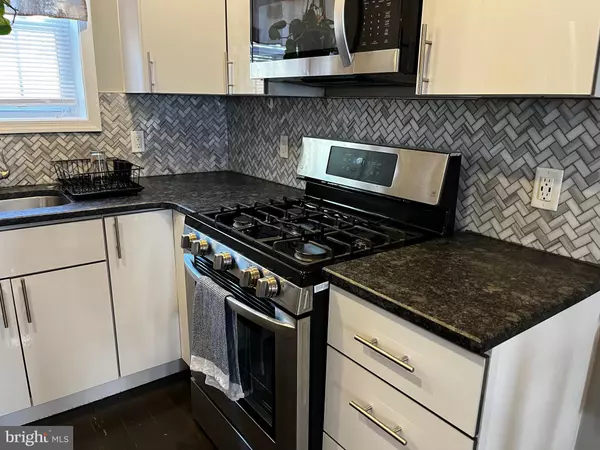 Philadelphia, PA 19121,2423 W SEYBERT ST