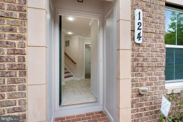 Gaithersburg, MD 20878,124 COMMUNITY CENTER AVE