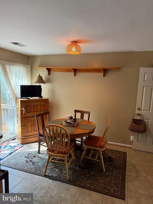 Lorton, VA 22079,8603 ROCKY GAP CT