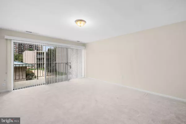 Alexandria, VA 22304,27 CANTERBURY SQ #201