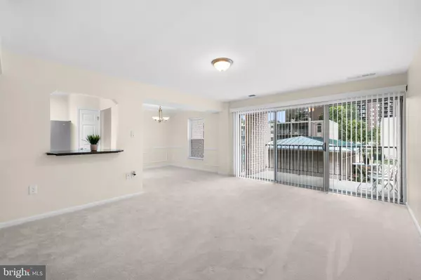 Alexandria, VA 22304,27 CANTERBURY SQ #201