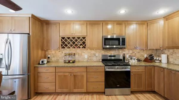 Springfield, PA 19064,72 COLONIAL PARK DR