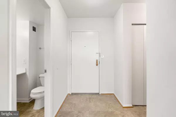 Alexandria, VA 22304,5500 HOLMES RUN PKWY #1119