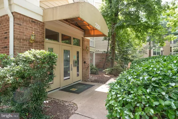 2204 WESTCOURT LN ## 303, Herndon, VA 20170