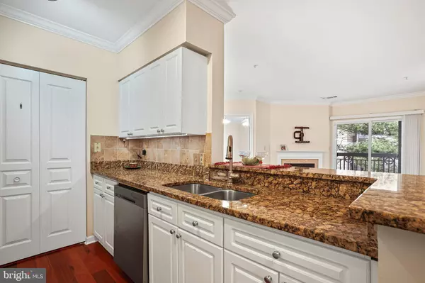 Herndon, VA 20170,2204 WESTCOURT LN ## 303