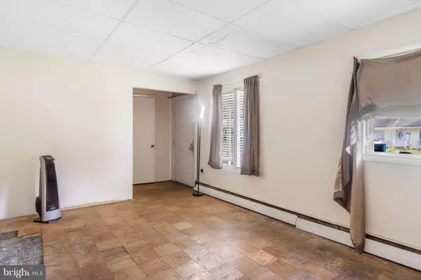 Dover, DE 19901,121 S GOVERNORS BLVD