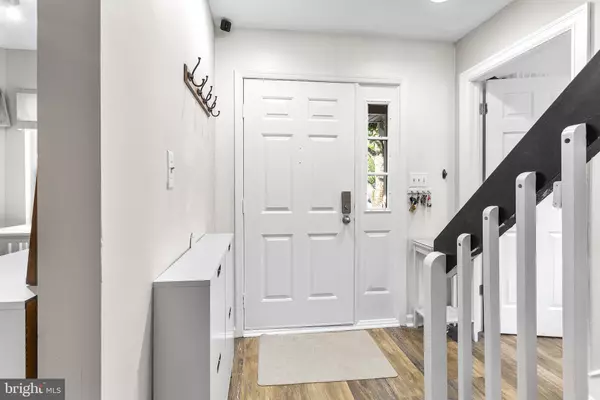 Monmouth Junction, NJ 08852,212 ASH CT