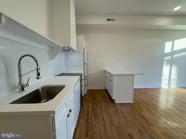 Philadelphia, PA 19130,1934 GREEN ST #2FL