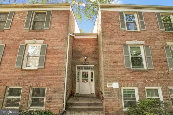 Gaithersburg, MD 20878,886 QUINCE ORCHARD BLVD #T1