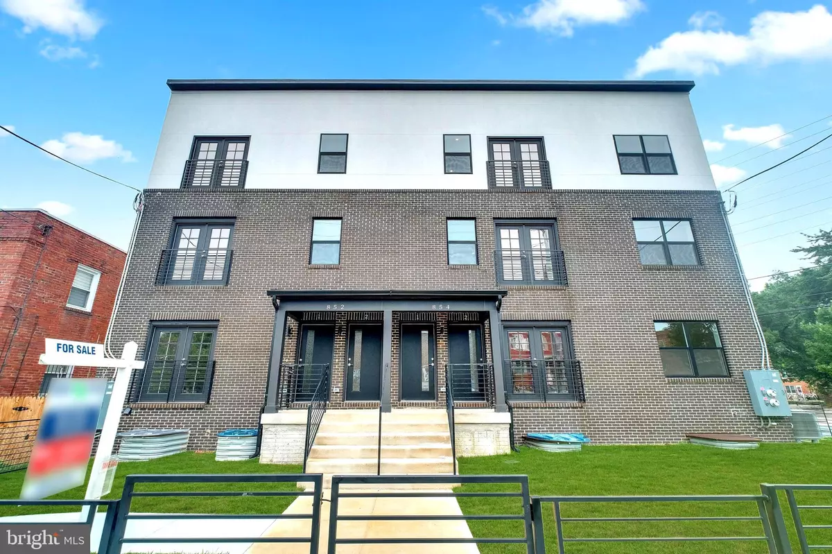 Washington, DC 20032,854 XENIA ST SE #102