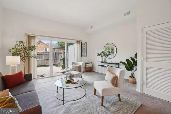 Springfield, VA 22152,8336 FORRESTER BLVD #448