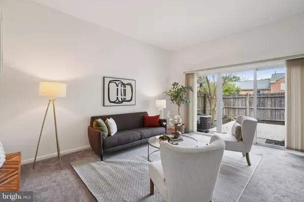 Springfield, VA 22152,8336 FORRESTER BLVD #448