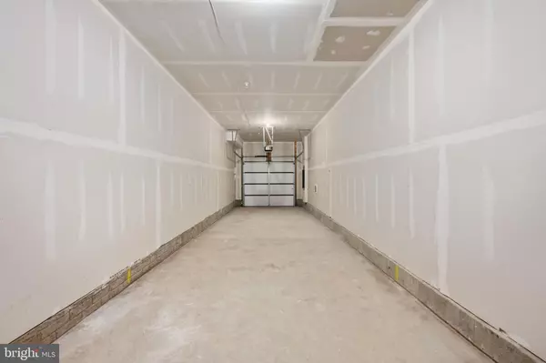 Chantilly, VA 20151,14351 GLEN MANOR DR