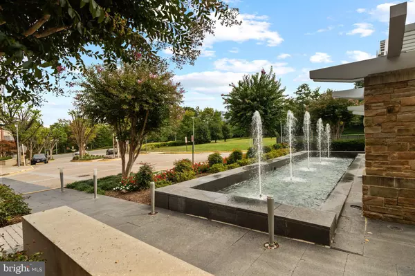 Mclean, VA 22102,8220 CRESTWOOD HEIGHTS DR #1012