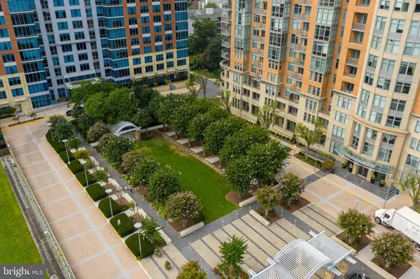 Mclean, VA 22102,8220 CRESTWOOD HEIGHTS DR #1012