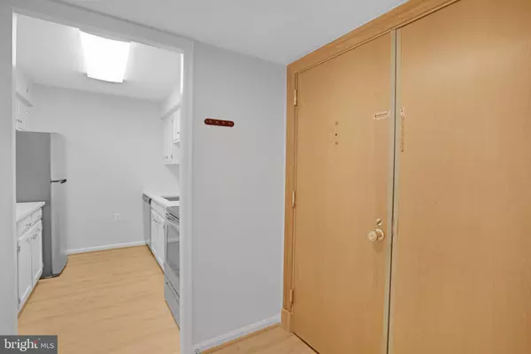 Arlington, VA 22201,1301 N COURTHOUSE RD #611