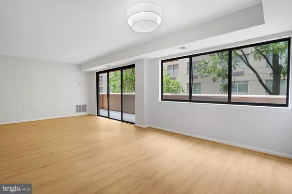 Arlington, VA 22201,1301 N COURTHOUSE RD #611